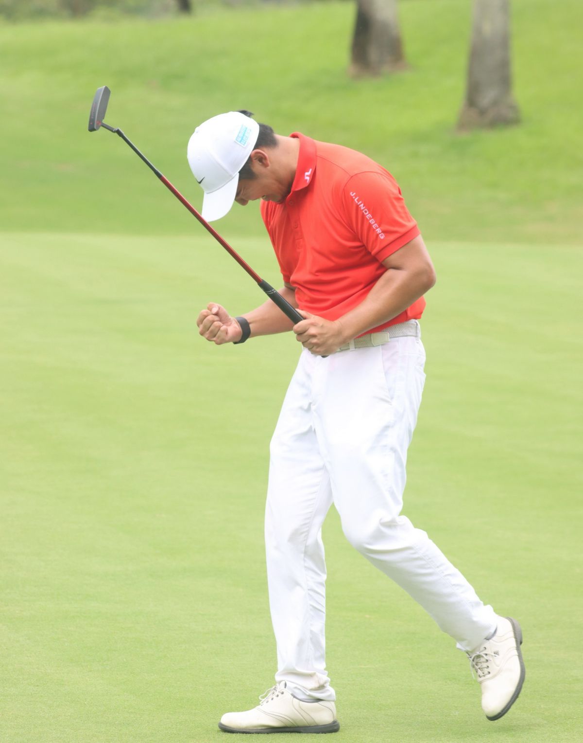 ▲何祐誠第18洞推進博蒂興奮握拳。官方提供