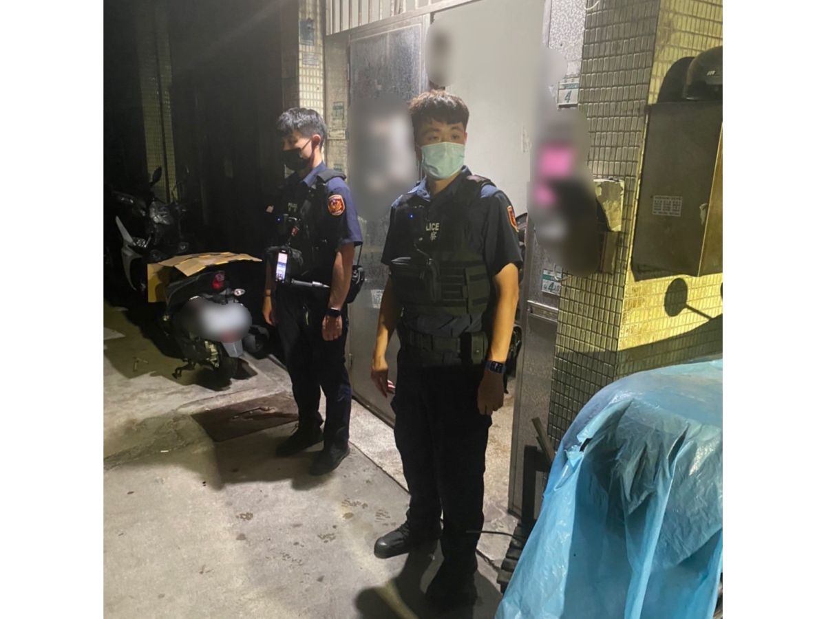 ▲新北市一名男子疑似與同住友人發生口角衝突，隨後被人發現遭砍殺，倒臥在家中。（圖／翻攝畫面）