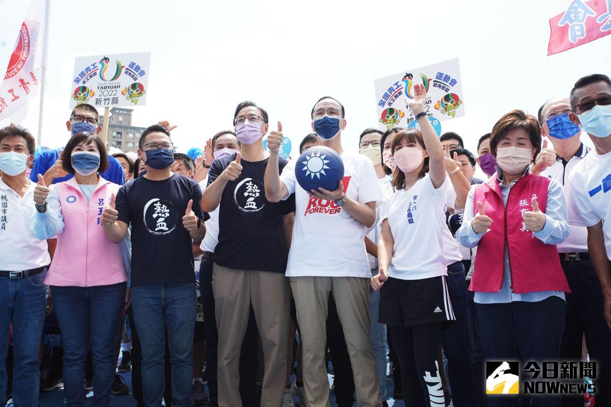 ▲張善政朱立倫桃園合體展現團結氣勢，卻獨缺關鍵地方大老邱奕勝。（圖／記者李春台攝，2022.08.20）