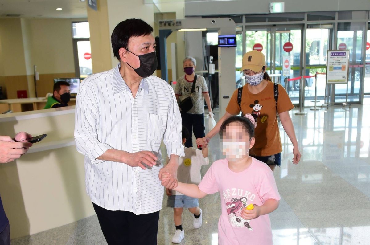 ▲余天表示不會放棄愛女。（圖／讀者提供）