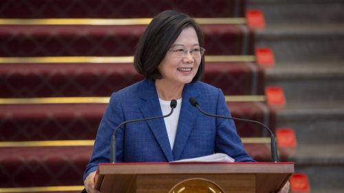 蔡英文「命定髮型」竟是長髮！她愣：AI不懂我　韓國瑜改造大噴笑