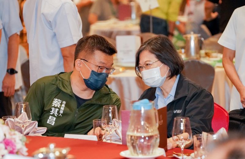 ▲蔡英文出席台中市小英之友會的企業顧問團授證典禮，拜託企業界力挺蔡其昌。（圖／蔡其昌辦公室提供，2022.08.20）