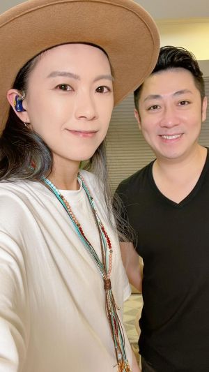 ▲張芸京（左）與艾成出身《超級偶像》。（圖／翻攝張芸京臉書）