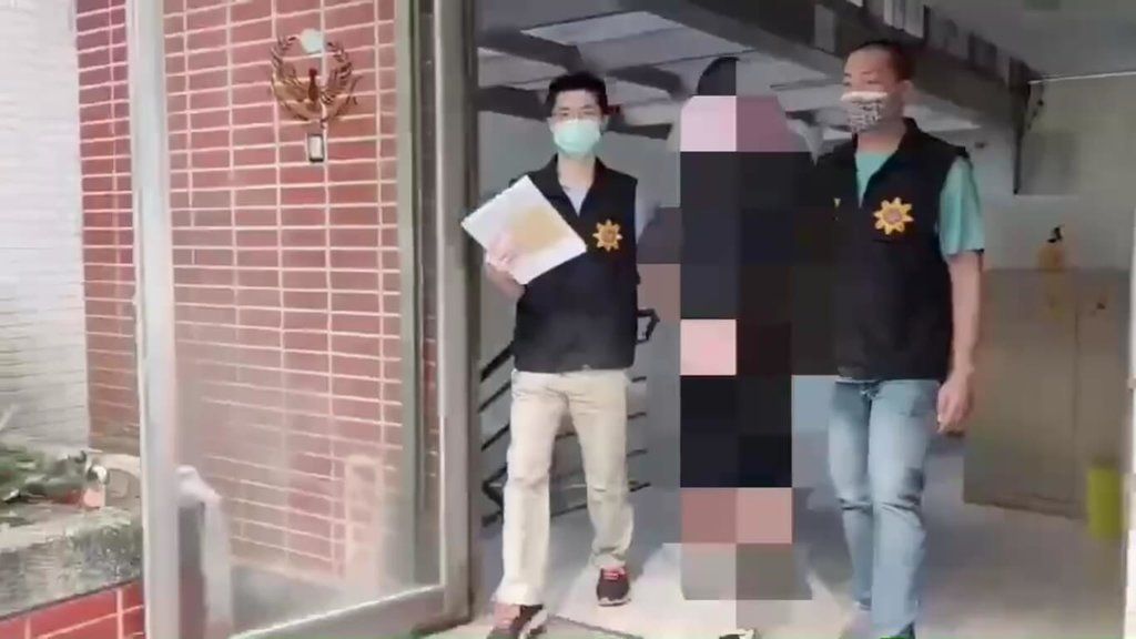 ▲基隆一對情侶被拐騙到柬埔寨工作遭囚禁，對方不僅威脅要摘器官賣錢，還被上銬到手腕流膿潰爛，檢警逮捕人蛇集團陳嫌等共2人送辦。（圖／讀者提供 中央社記者王朝鈺傳真 111年8月21日）