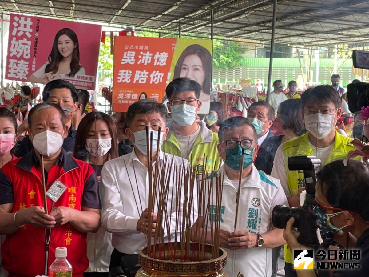 ▲陳時中與林勝東一同參香。（圖／記者黃宣尹攝，2022.08.21）