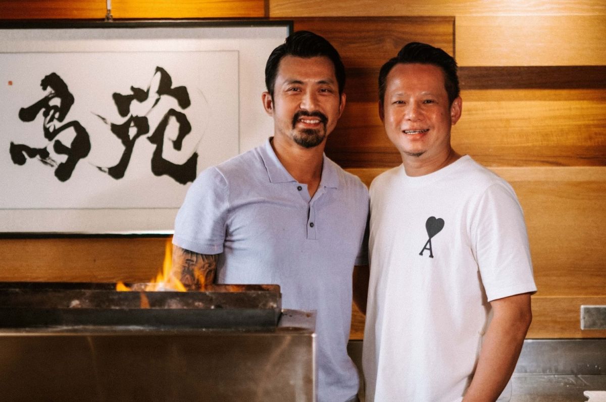 ▲米其林一星LONGTAIL主廚林明健Chef Kin，再度宣布將與2021米其林餐盤推薦的台中名店「鳥苑地雞燒」主廚湯仲鴻Tommy，9/23～9/24晚間於LONGTAIL四手聯彈「極炙饗焰」，帶來鳥苑6款各具特色部位的招牌燒鳥，搭配LONGTAIL香料惹味醬汁及多國無界創意料理，呈現12道料理、搭配5杯精選酒款的熱力盛宴。（圖／LONGTAIL提供）