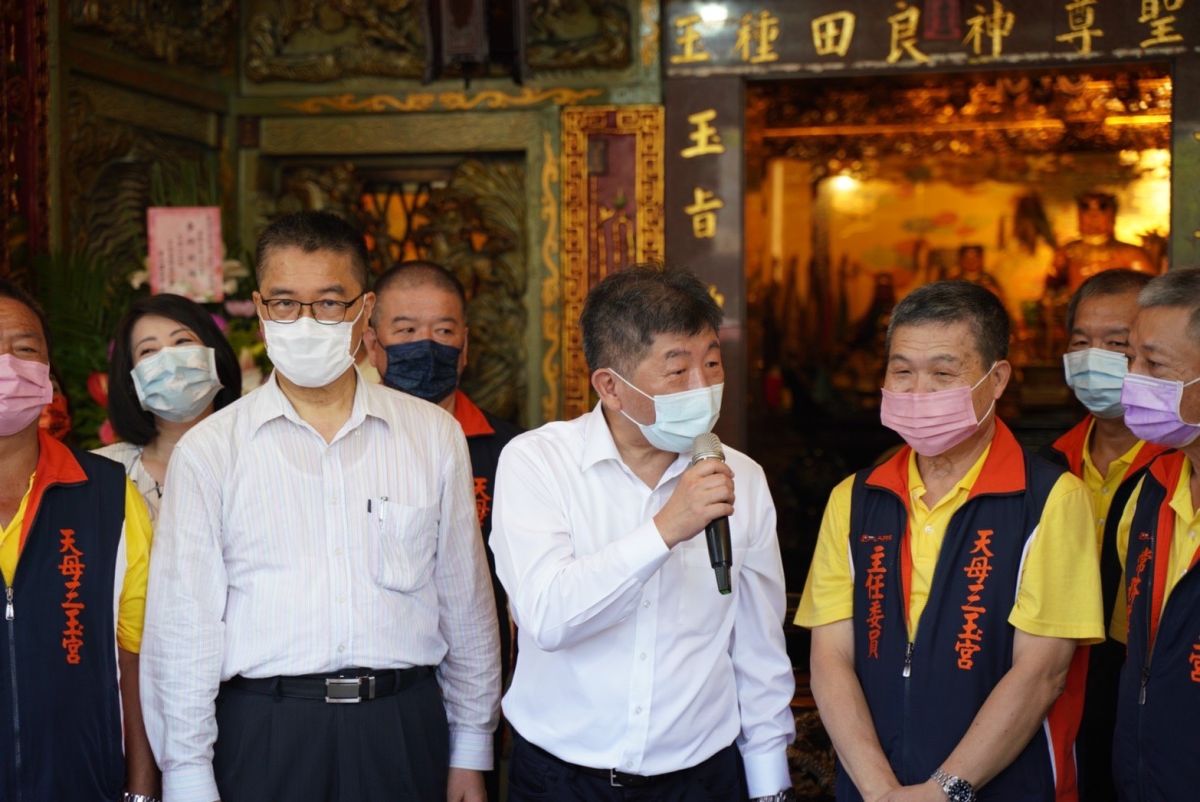 ▲陳時中表示，疫苗採購沒有不可告人之處，所有資料在立法院供調閱達2個月，各黨立委都去看過，蔣萬安更是調閱小組的召集人之一。（圖／陳時中辦公室提供）