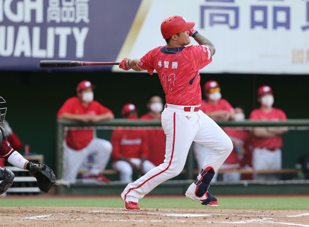 ▲龍隊「大師兄」林智勝在台灣大賽G4首度先發，全場3打數無安打。(圖/味全龍球團提供)