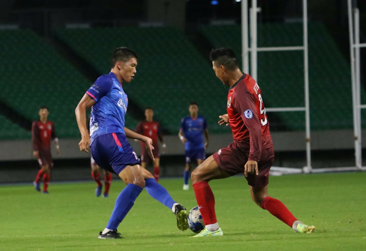 ▲吳俊青擋下李祥偉盤球突破。官方提供