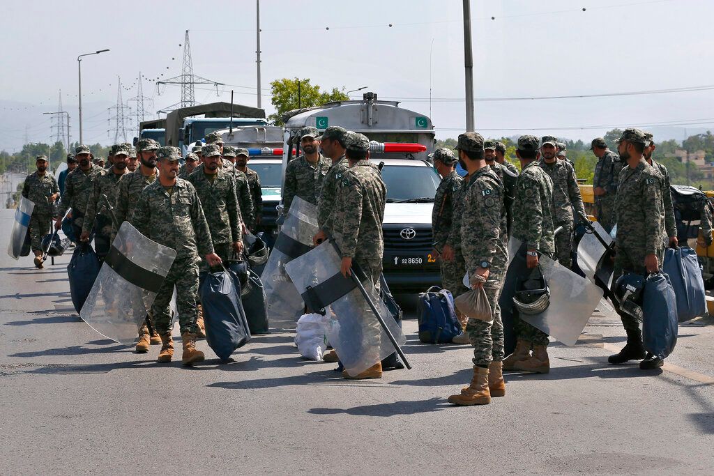 ▲巴基斯坦軍方和目擊者指出，一輛卡車墜入深谷，至少有9名巴基斯坦軍人喪命，還有4名軍人受傷。圖為巴基斯坦軍人資料照。（圖／美聯社／達志影像）