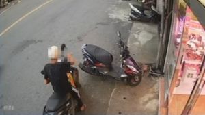▲警方調閱監視器以車追人,以車追人,隨即通知他到案說明,張姓男子坦承一箱泡麵已吃完。(圖/記者郭凱杰翻攝) ▲警方調閱監視器以車追人,以車追人,隨即通知他到案說明,張姓男子坦承一箱泡麵已吃完。(圖/記者郭凱杰翻攝)