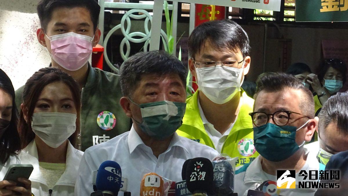 ▲《美麗島電子報》董事長吳子嘉爆料，政府採購疫苗比鴻海多花約1億美元，民進黨台北市長參選人陳時中對此表示不了解1億美元的數字。（圖／記者呂炯昌攝，2022.08.22）