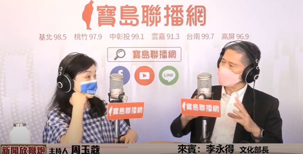 ▲文化部長李永得（右）今（22）日接受周玉蔻專訪，批評台中市長盧秀燕是「無良政客」。（圖／翻攝自《新聞放鞭炮》直播畫面）