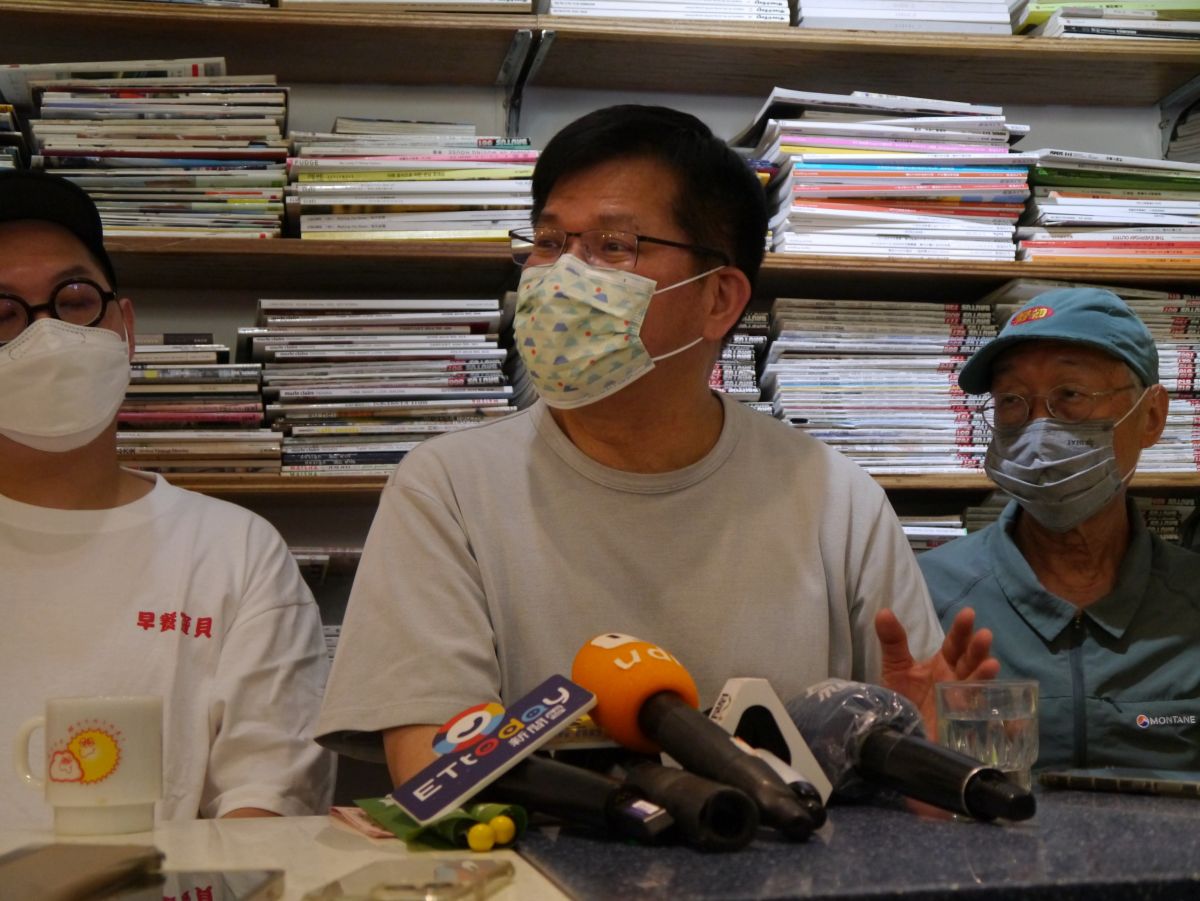 ▲林佳龍到板橋與在地創業青年吃早餐及暢談城市觀光，受訪喊話侯友宜走下神壇，進到房間坐下一起面對人民選擇。（圖／記者吳嘉億攝，2022.8.22）