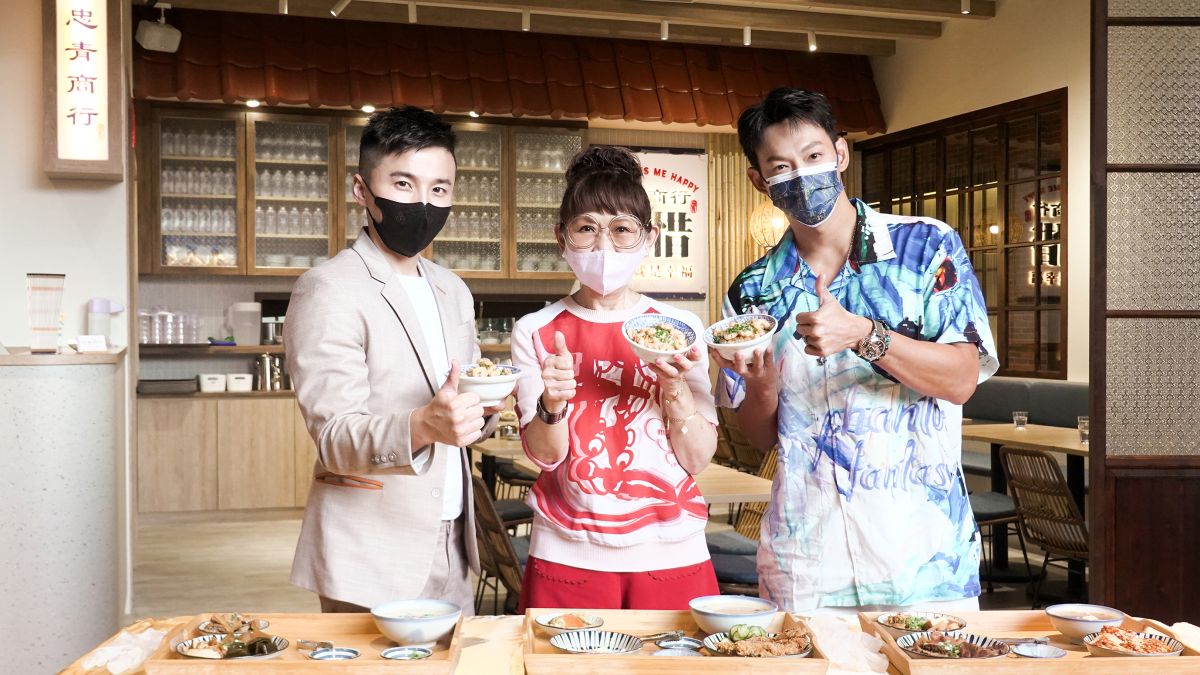 ▲遠東百貨徐雪芳總經理(中間)、緯豆集團董事總經理劉峻緯(左三)、藝人 威廉(右二) ，出席「忠青商行」開幕儀式。（圖/品牌提供）