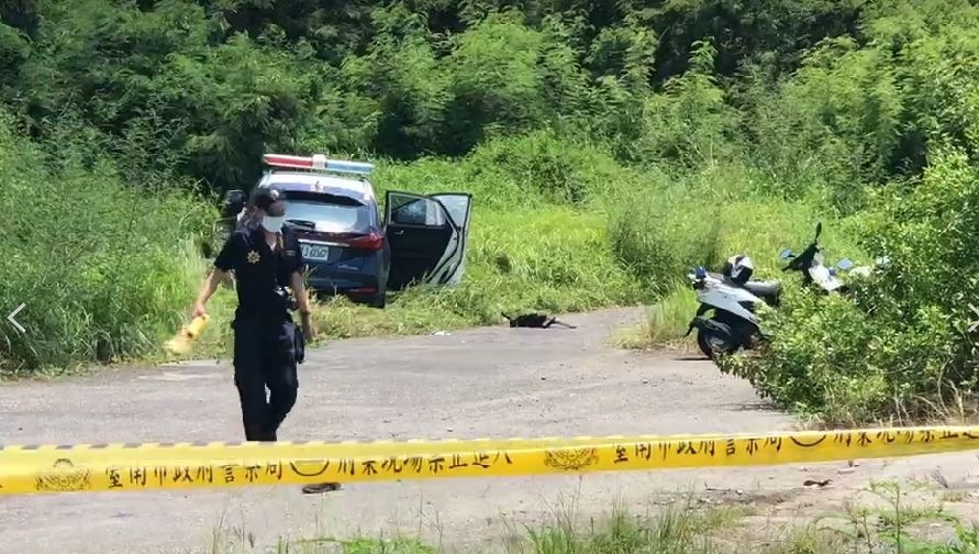 ▲台南襲警嫌疑犯現身在市區赤崁樓附近，被民眾目擊舉報，警方全面追緝中。（圖／民眾提供）