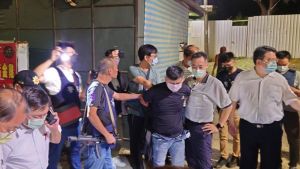 ▲抓到了!昨(22)日犯下殺台南2警察的林姓嫌犯,於今(23)日凌晨4點41分於新竹和欣客運站落網。(圖/取自臉書社會事) ▲抓到了!昨(22)日犯下殺台南2警察的林姓嫌犯,於今(23)日凌晨4點41分於新竹和欣客運站落網。(圖/取自臉書社會事)