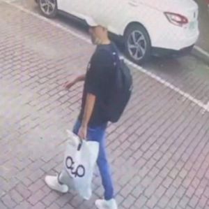▲兇嫌林信吾在逃亡過程中,竟還有心情買飲料喝。(圖/民眾提供) ▲兇嫌林信吾在逃亡過程中,竟還有心情買飲料喝。(圖/民眾提供)