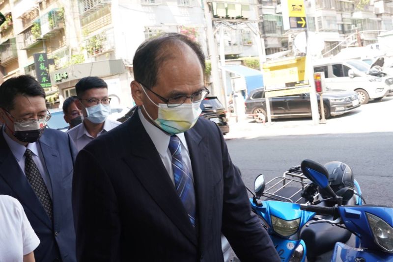 ▲立法院院長游錫堃赴靈堂哀悼。(圖/《NOWnews今日新聞》)