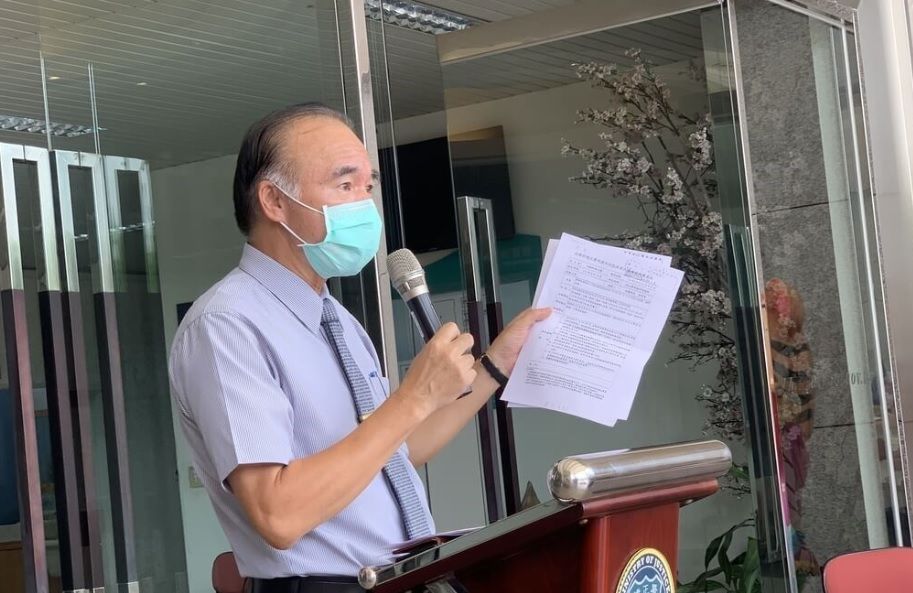 ▲台南市22日發生襲警案造成2名警員殉職，警方今天逮捕涉嫌人林信吾，林信吾為外役監人犯趁「返家探視」脫逃。矯正署23日表示，近10年脫逃計49人，至今有2人未緝獲。圖為法務部矯正署署長黃俊棠。（圖／中央社）