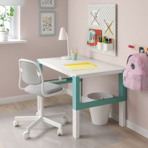 ▲IKEA為剛入學的孩子推出「PÅHL書桌工作桌」，使用桌腳安全旋鈕就可以調整高度。（圖／IKEA提供）