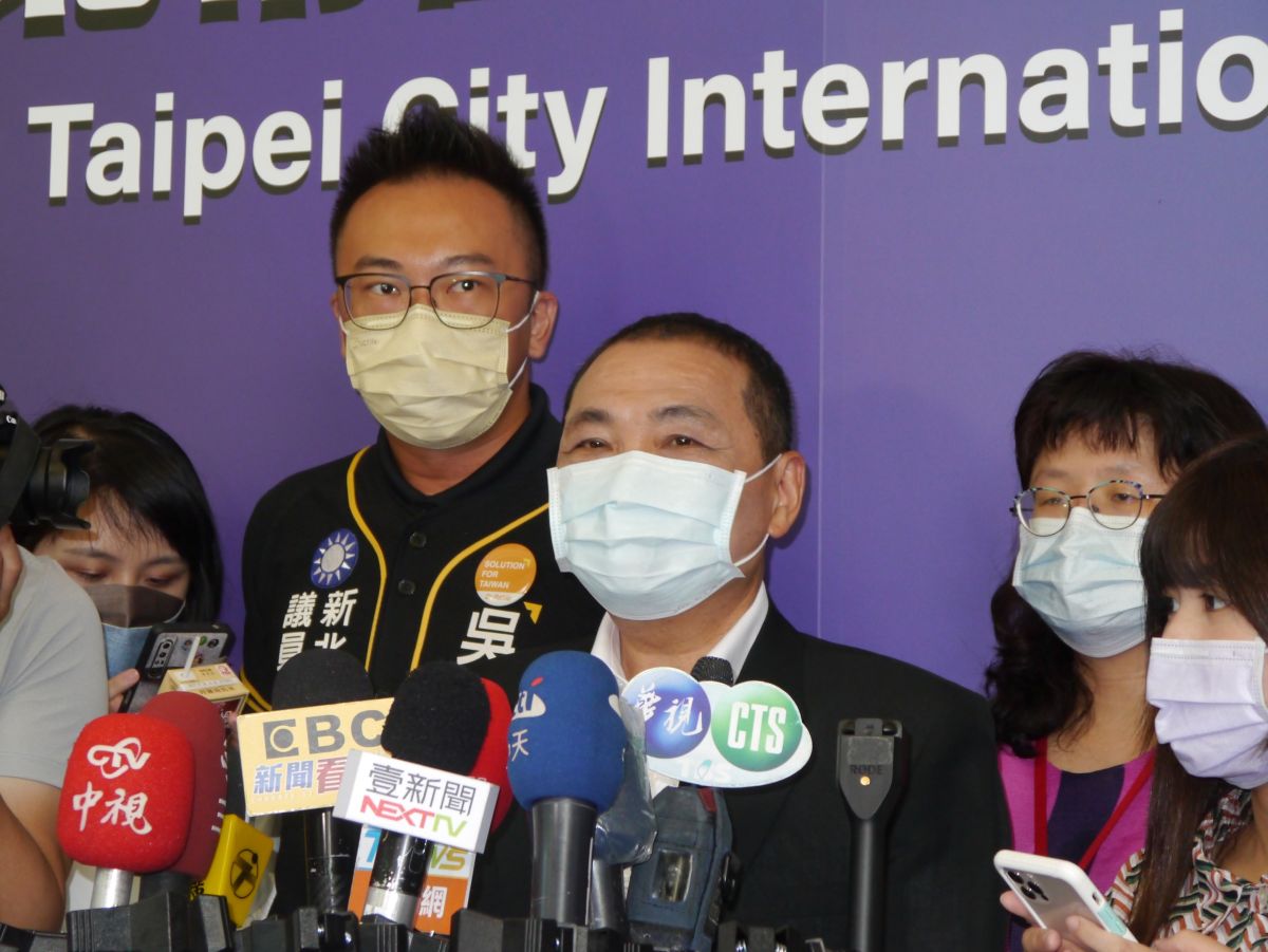 ▲侯友宜出席「2022新北市國際採購商洽會開幕儀式」，對於殺雙警嫌犯落網呼籲司法單位應從重量刑、速審速決。（圖／記者吳嘉億攝，2022.8.23）