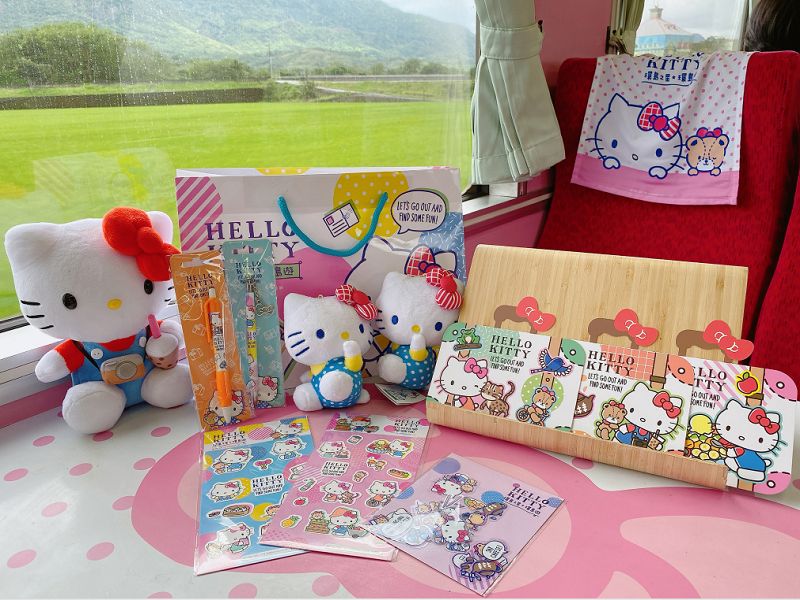▲只有車上才買得到的「環島之星」與Hello Kitty聯名週邊商品,最高祭出買一送一優惠。(圖/易遊網提供)