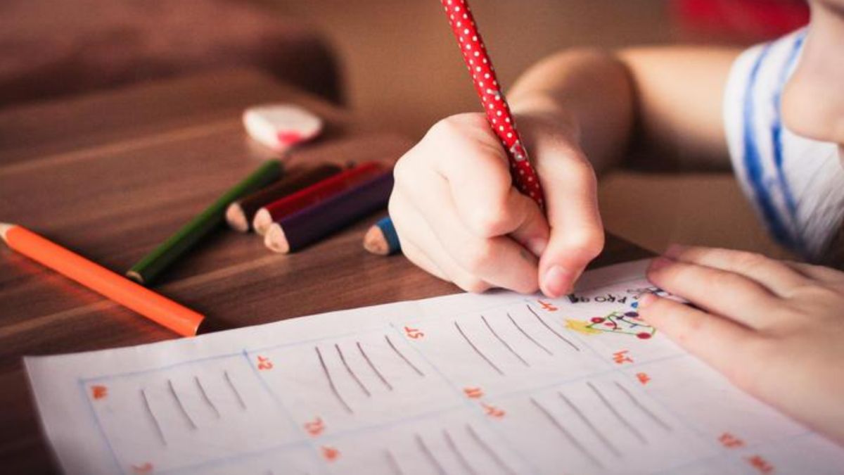 ▲美國一名10歲男童因數學問題撥打911緊急電話求援，副警長親自登門解決問題。（示意圖／Pixabay）