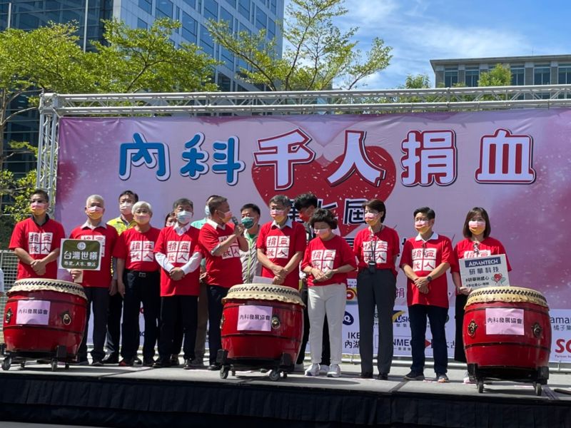▲陳時中今日赴內湖出席活動,與柯文哲、黃珊珊同台。(圖/記者黃宣尹攝,2022.08.24)