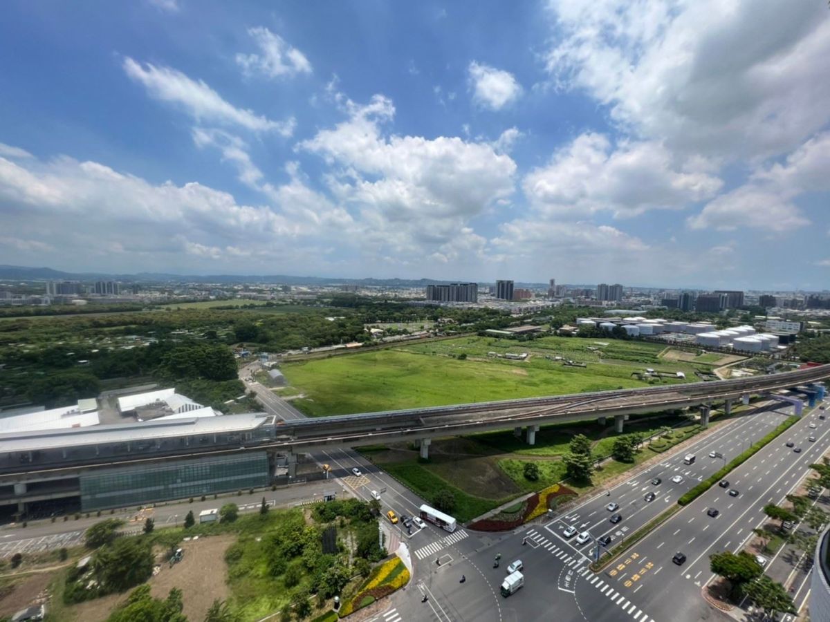 ▲原PO在2023年把ETF全賣掉，拿去買橋頭台積宅，現在台股飆破3萬點，讓他忍不住感嘆「壓錯邊」。（圖／永慶房屋提供）