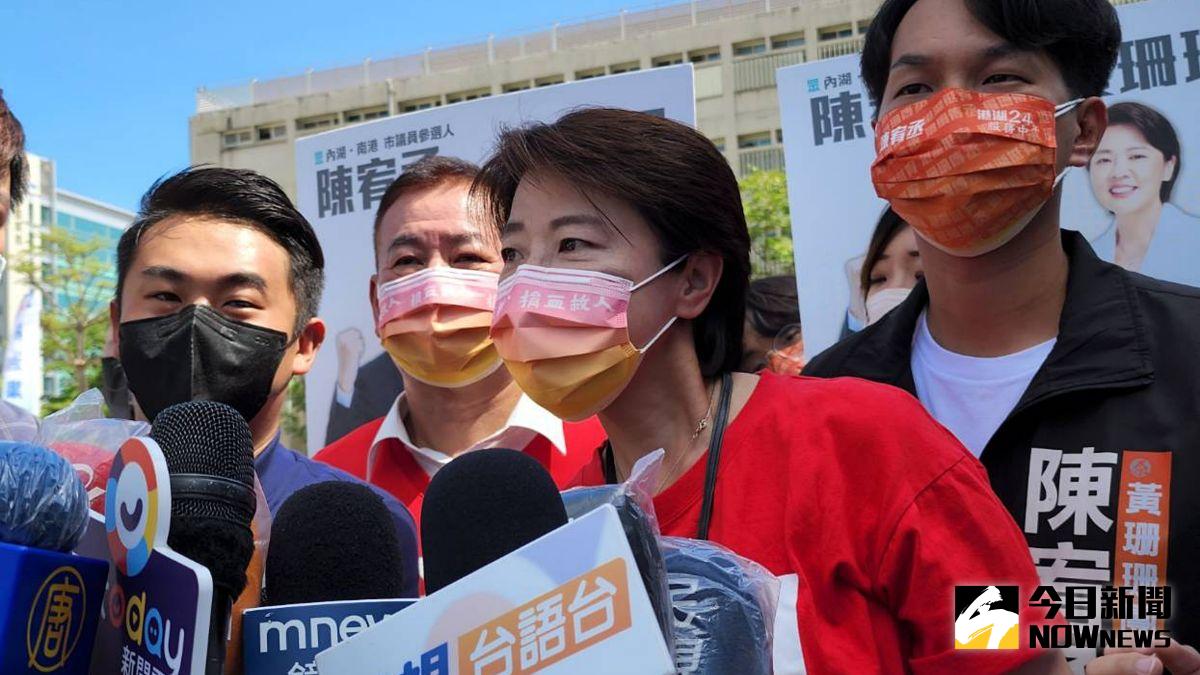 ▲台北市副市長黃珊珊24日受訪時，拋出國民黨參選人蔣萬安是否該辭立委的議題。（圖／記者丁上程攝，2022.08.24）