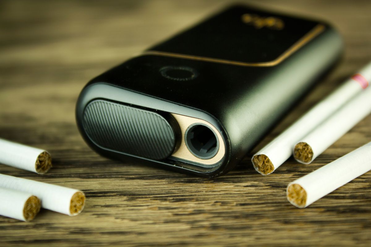 ▲走在路上難免會遇到癮君子，總是猝不及防就被濃濃的「菸味」襲擊。（圖／shutterstock）