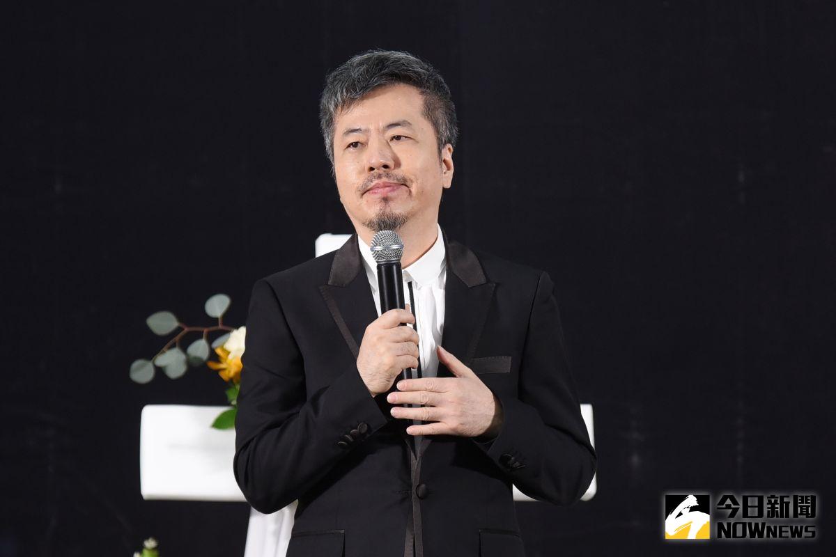 ▲黃國倫自爆他曾隱瞞腎結石病史入伍當憲兵，結果被退訓，但他不死心還2次入伍當了陸軍，更開玩笑形容婚姻也像受訓，直呼「我還沒退伍」。（圖／記者陳明安攝）