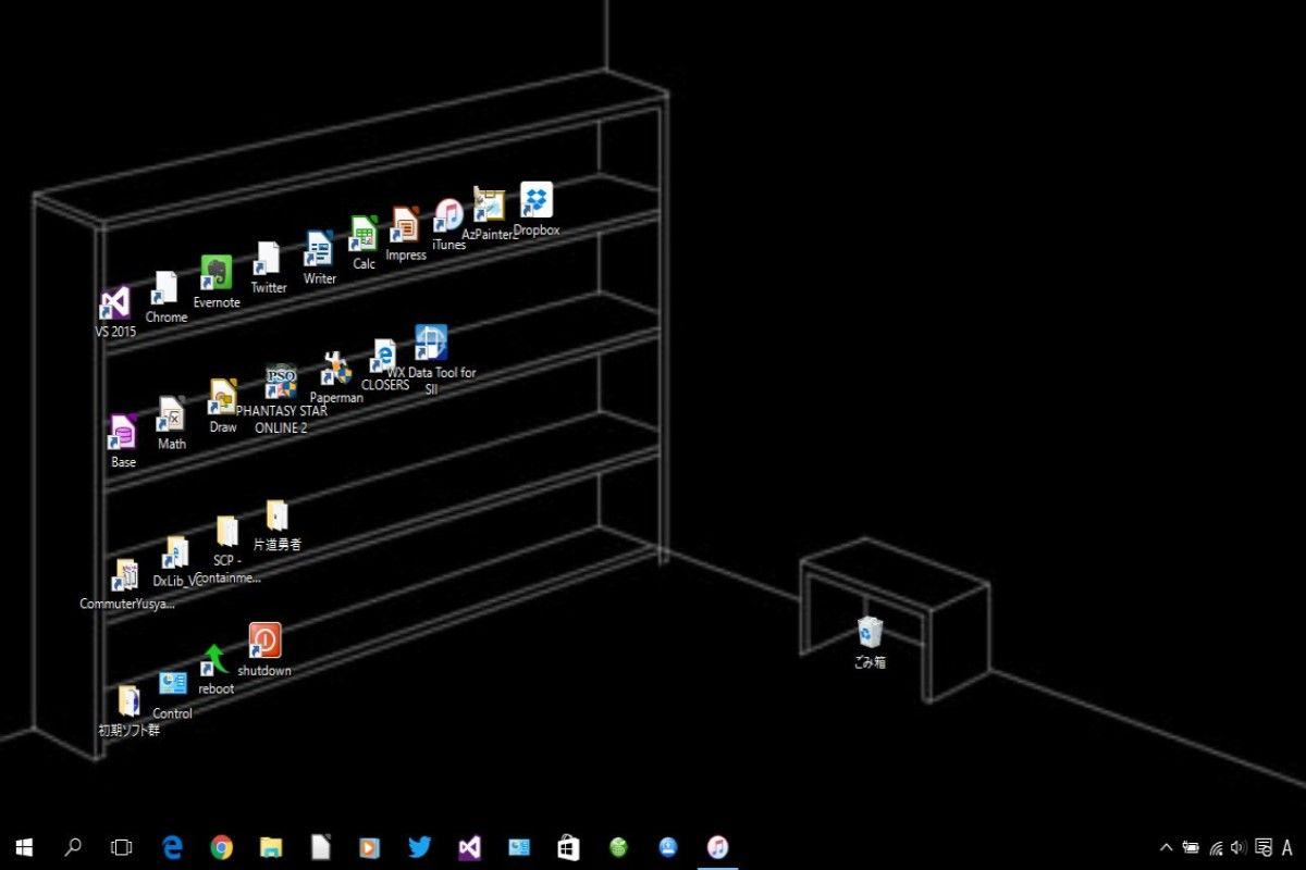 ▲有網友將電腦桌布改成房間風格，把應用程式整齊地陳列在書櫃上。（圖／推特帳號UV_Yukiha）