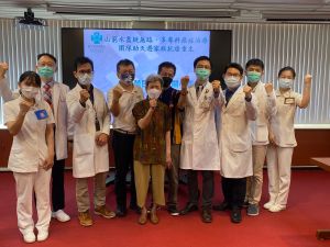 一家三人罹患大腸癌      中榮多專科癌症治療助抗癌重生
