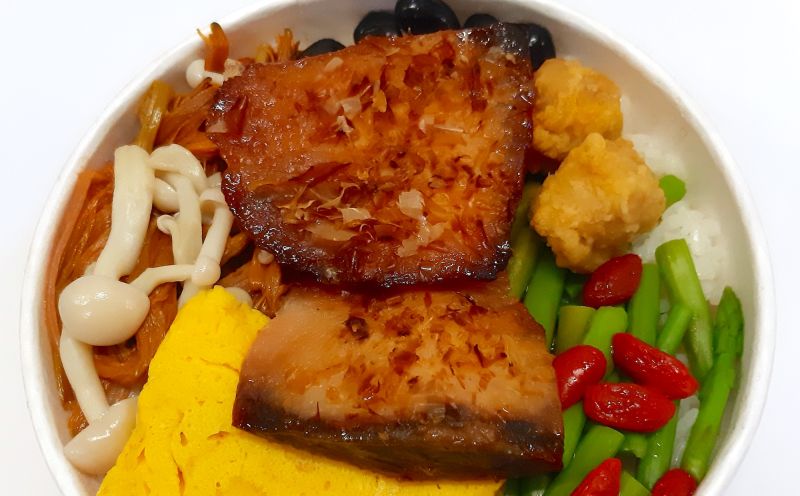 ▲台鐵花蓮鐵路餐廳為響應台灣永續海鮮運動，推出美味健康的台鐵鬼頭刀特色便當。（圖／台鐵提供）