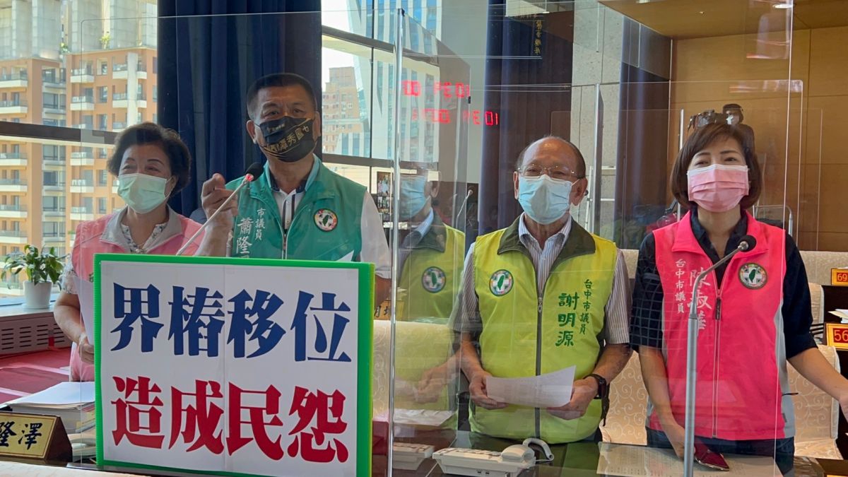 ▲議員蕭隆澤指出，5、60年代的農地重劃區，發生多起界樁移位爭議，被告上法院，要求拆屋還地，民怨四起。(圖／柳榮俊攝2022.8.25)