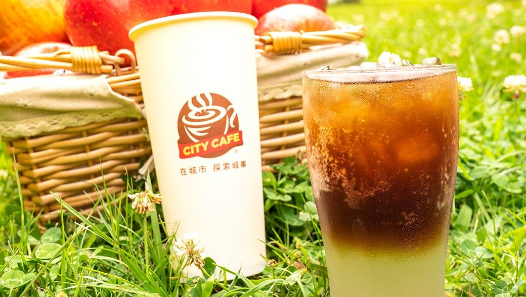 ▲超商一日限定優惠，7-11推出香鑽水果茶買1送1，英式紅茶、四季春青茶買10送10。（圖／7-ELEVEN提供）