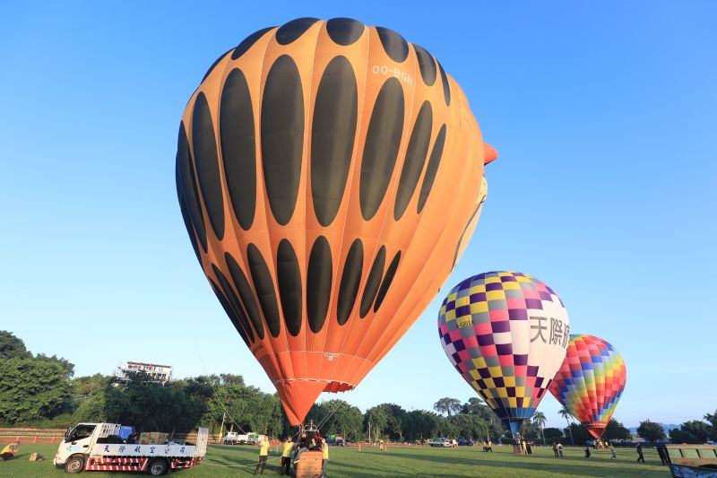 ▲今年提供民眾升空體驗的3顆熱氣球(圖／市政府提供2022.8.25)