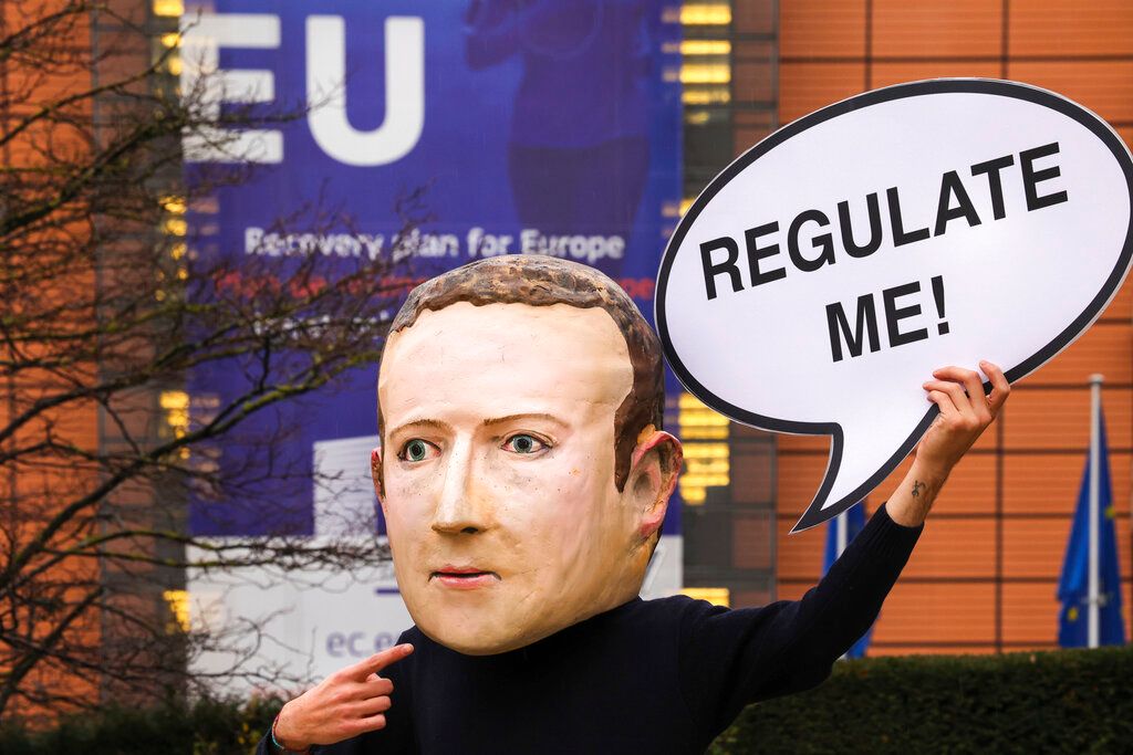 ▲NCC提出《數位中介服務法》草案，參考歐盟《數位服務法》（DSA）規定大型平台如臉書等卻遭全台輿論炎上只好踩剎車退回。（圖／美聯社／達志影像）