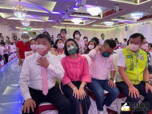 陳時中與吳思瑤等人一同出席「阿中姊妹粉紅派對」 ▲陳時中與吳思瑤等人一同出席「阿中姊妹粉紅派對」。(圖/記者黃宣尹攝,2022.08.25)