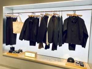 ▲New Balance「NB GREY 形象總店」，引進與日本同步的MET24系列服飾，提供顧客們從頭到腳的著裝建議。（圖／記者蕭涵云攝）