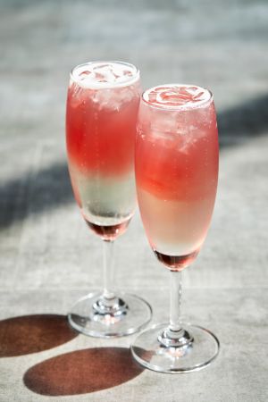▲粉紅年代氣泡調酒，單一尺寸400元2杯。（圖／台灣星巴克提供）