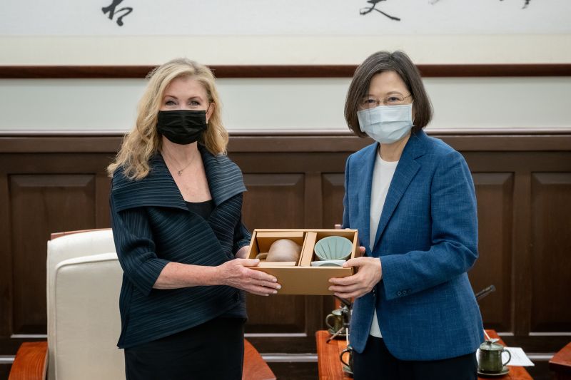 ▲蔡英文接見美國聯邦參議員布蕾波恩訪問團一行。(圖/總統府提供)