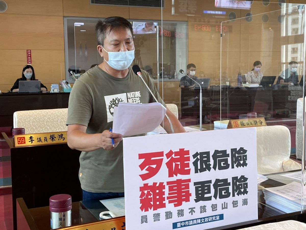 ▲議員陳文政認為，現行法規允許警察勤務包山包海，「雜事太多」，嚴重影響到執勤安全(圖／柳榮俊攝2022.8.26)