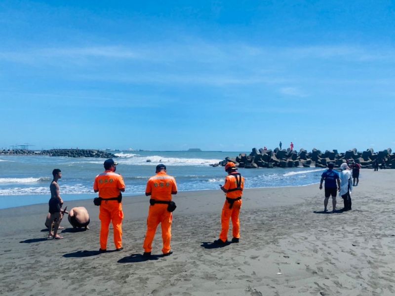 高中生相約旗津戲水!16歲少年疑遭「大浪捲走」失蹤