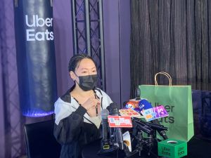 小S出席Uber Eat活動 ▲小S聊到Uber Eat拍攝秘辛,加碼曝光姊夫會在家下廚,曾吃姊夫自製醬料佐烤肉,驚艷直呼:「驚為天人!非常好吃!」(記者汪睿琦攝)