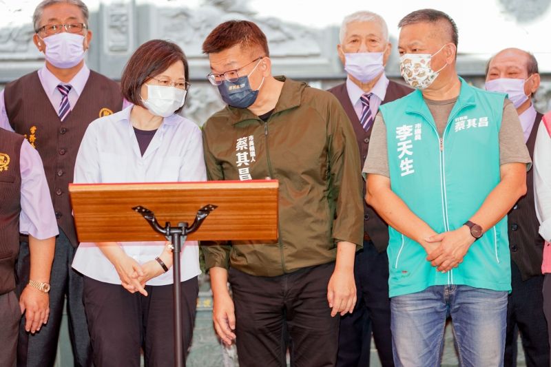 ▲蔡英文下午參拜台中大里振坤宮，6天到台中輔選蔡其昌2次。（圖／蔡其昌辦公室提供，2022.08.26）