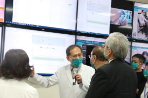 台中榮總遠距照護中心今揭牌 陳適安:榮家偏鄉免舟車勞頓 ▲台中榮總遠距照護中心今揭牌,院長陳適安表示,往後榮家偏鄉在家即可獲得在地化優質便捷醫療照護,免舟車勞頓。(圖/中榮提供)