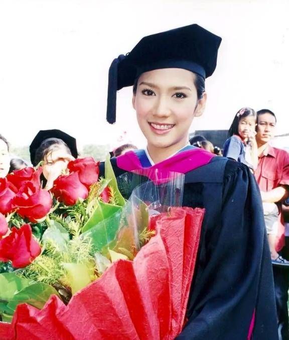▲天然美女的她在大學時期便參與戲劇和商演拍攝。(圖/翻攝自臉書)